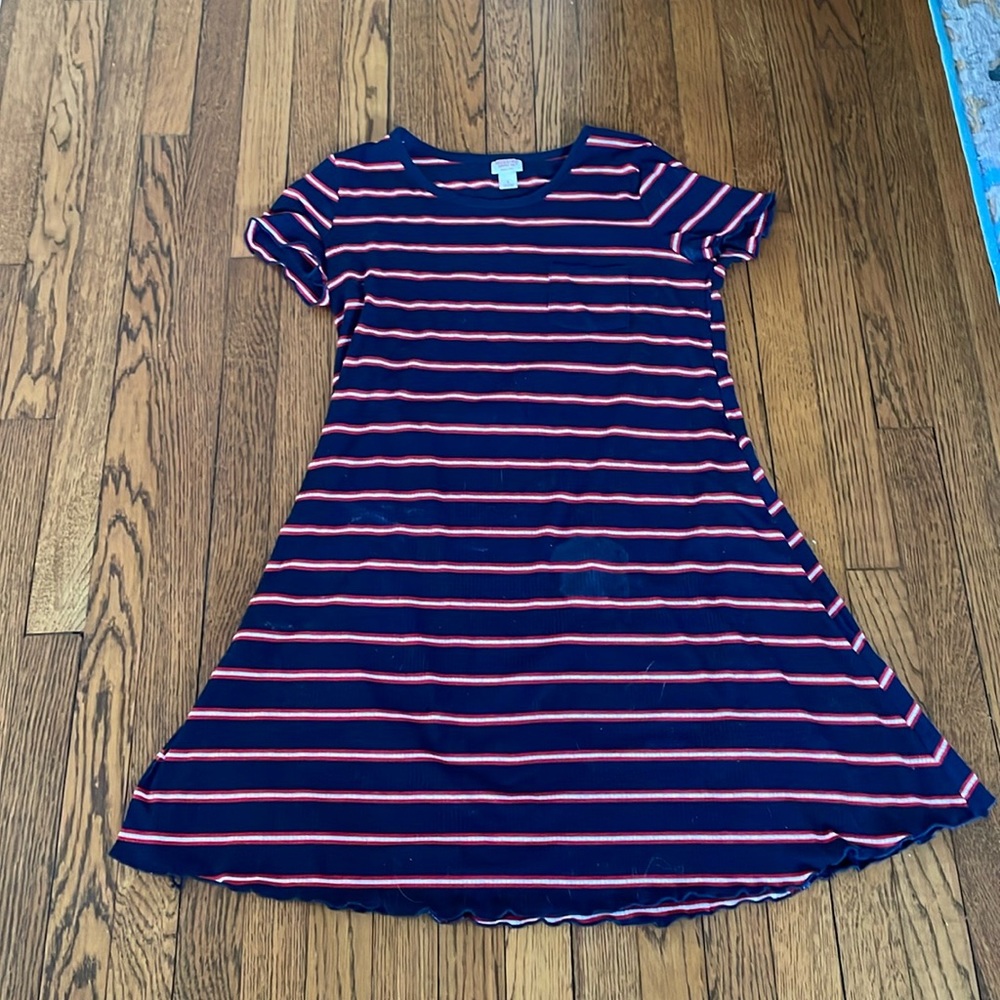 Colors navy blue,white,and red